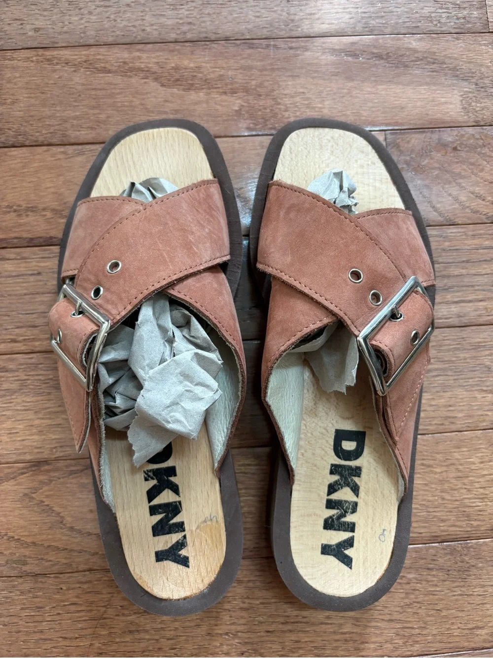 New never worn DKNY Brown Buckle Slide Sandals size 6